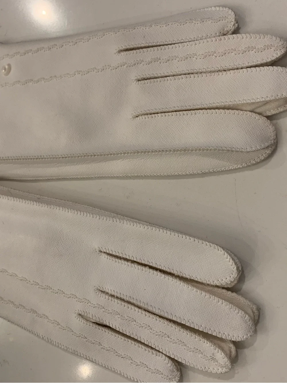 Vintage White Gloves Simulated Leather Women’s Size B (7.5-8.5) NEW 1970’s.